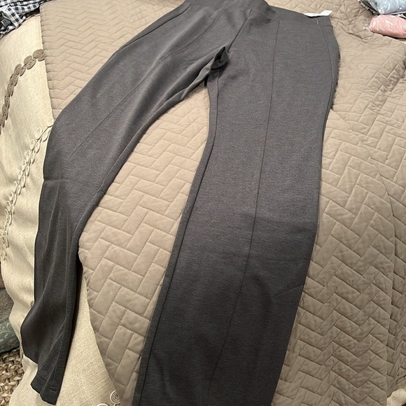 GAP Charcoal Mid Rise Flare Ponte Pants/NWT/Medium - Picture 7 of 14